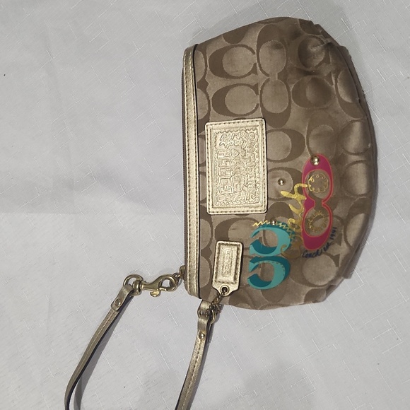 Coach Poppy Y2k Vintage C Logo Studded Wristet Classic Gold Pink And Blue Design - Picture 2 of 7